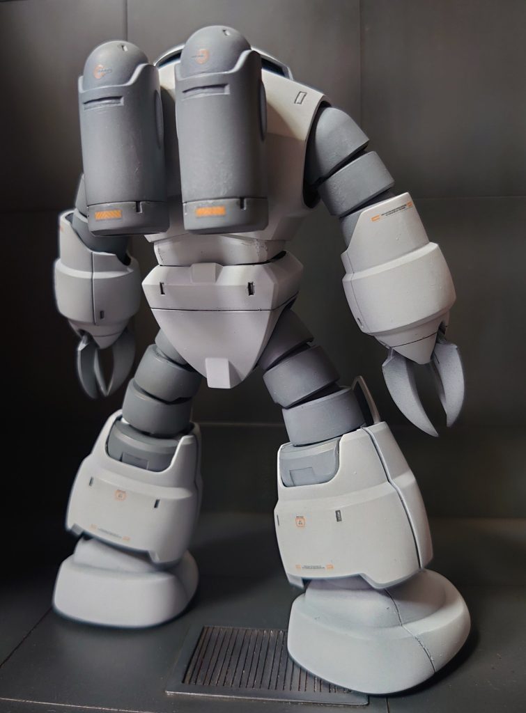 リア。素組+塗装+デカールのみです。水転写デカールなんてのも数十年ぶりの作業でした。