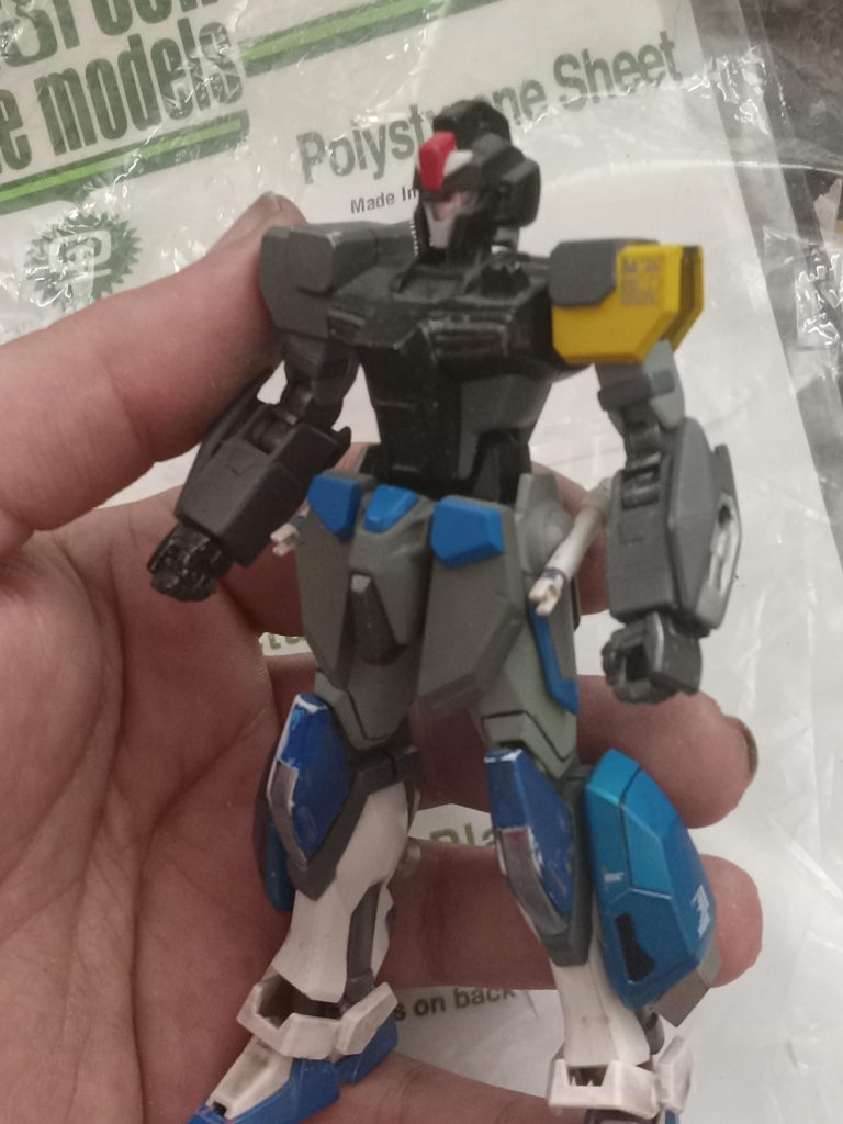 パーツは様々なHGキットから調達。リゼル、ストライクルージュ、ビルドストライク、ダガーL、ウィンダムのパーツがあります。ストライク胴体は余っているので、バトルダメージパーツを作ってみようと思います。やってみたら楽しいと思います。