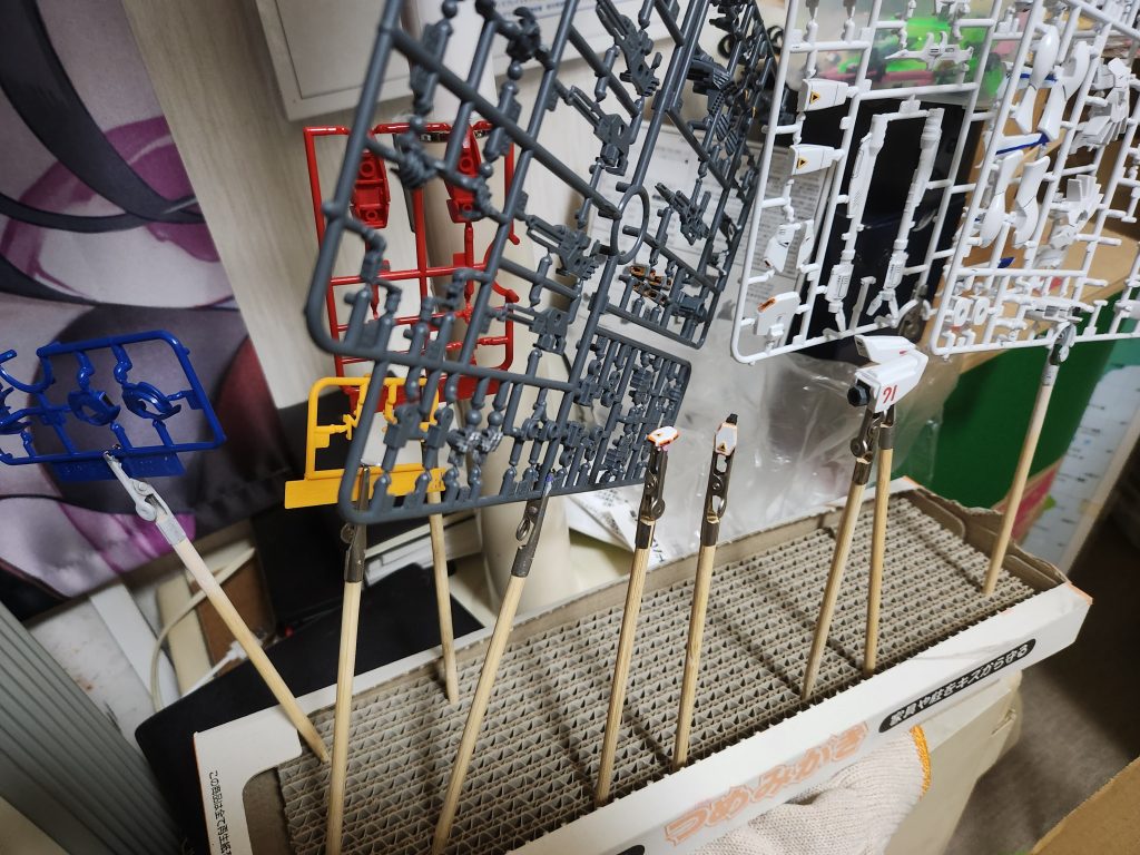 部分塗装、スミ入れ+つや消し後の様子。自室の変な場所で一日放置してました。