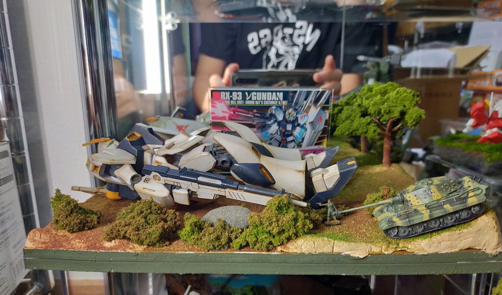 横からνガンのアクスタが似合います…かっこ良い！！