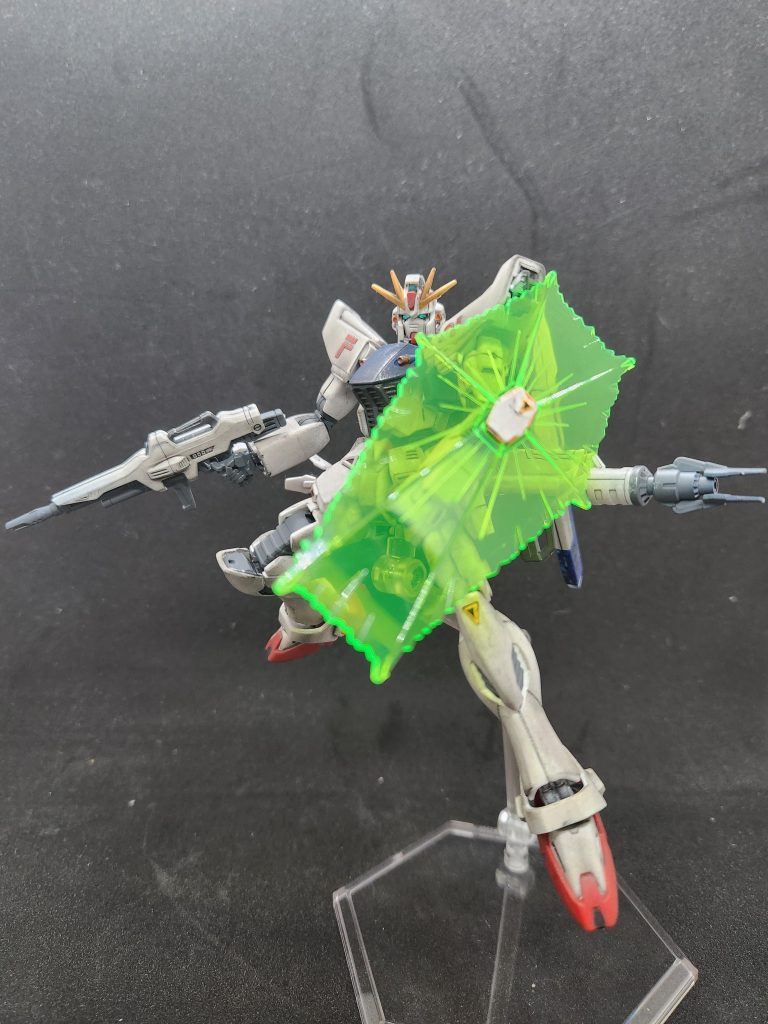 フル装備で1枚。F91、ここまで来ると説明書あんまり読まくなくても組めるようになってきましたね…