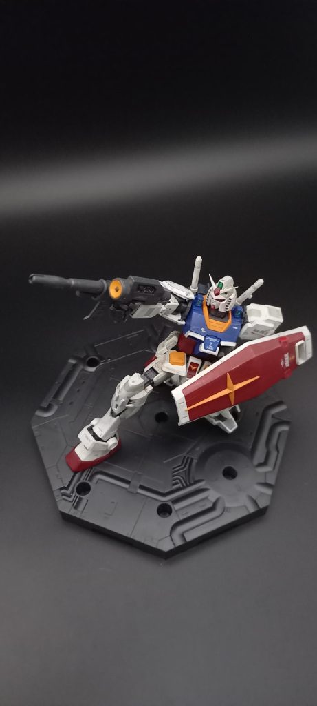 肩、膝のパーツが無かったのでラーガンダムとジャンクにてなんとかー関節はグリスを流してなめらかに動くようにしてます