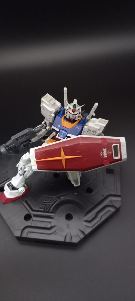 青色はミスターカラーのコバルトブルーに黒を数滴入れてつや消し吹いたらいい感じ