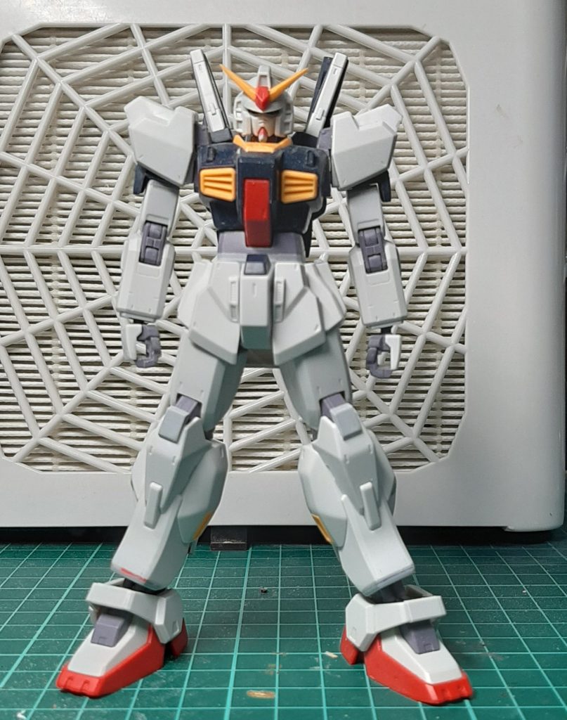 プロポーションの見直しとして顎、首、腕、胴体、脚を延長してます。素組みの時よりヒロイックになったと思います。