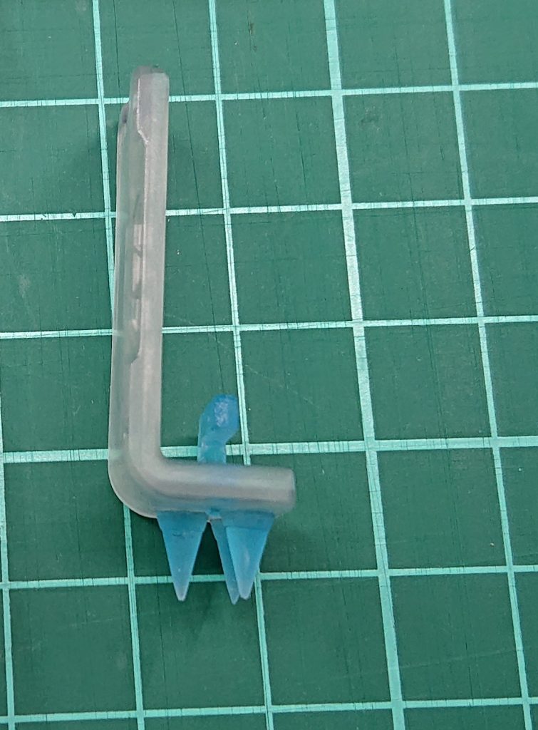 シールドのスパイクはビルドパーツの複製です。