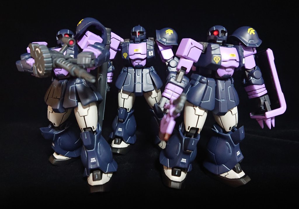 3体そろって。いい具合にモノアイが光ってます。