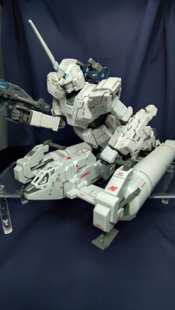 付属のベースジャバーに乗せて。ベースジャバーのブースターが硬くて、取り外しに５分くらい格闘しました（笑）プレゼントで貰った思い出のキットなので、これからも大事にしていきます。最後までお読みいただきありがとうございました。