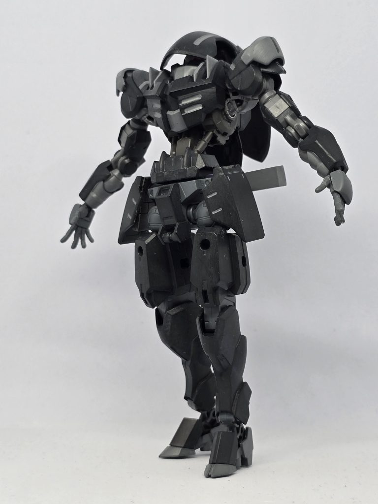 最近噂になっている所属不明機。次々に襲われた機体の記録に残された機影は、まるで暗闇から現れた死神の様で、「death」や「darkness」から通称「D」と呼ばれている。