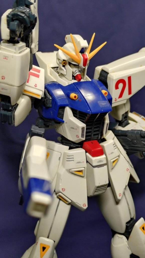 最大稼働、フェイスオープン状態。ヘルメットを外してマスクをひっくり返すギミックに感激してました。Ver.2ではさらに進化していて驚きです。