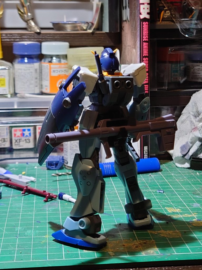 バックパックにはビームサーベルは一本のみ。(これはもう少し考えたい)腰にはバズーカ。