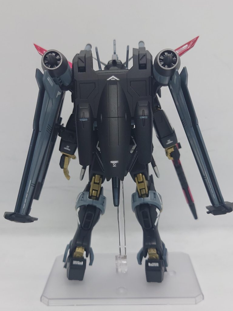 フォランティス本体。1色だけだと味気ないので、ブラック、エアクラフトグレー、焼き鉄の3色で仕上げました。 とっかのSF世界に出てきそう…