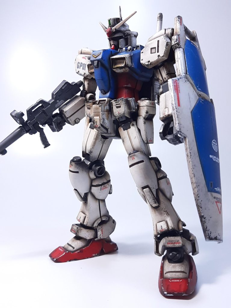 さすがに、シールドの青部分、裏のグレー部分だけは面積が大きいのでマスキングしてエアブラシで塗装しました。