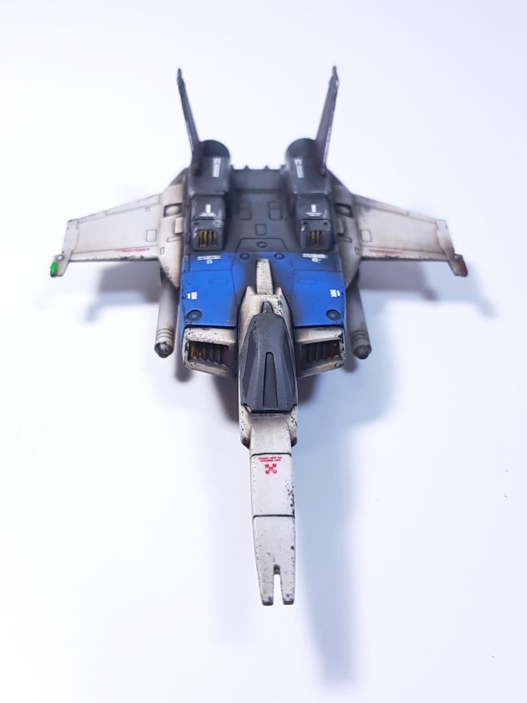 ナビゲーションライト（赤と緑の航行灯）も塗ってみました。最近の横浜ガンダムとか、福岡ガンダムなんかも点いてますね。