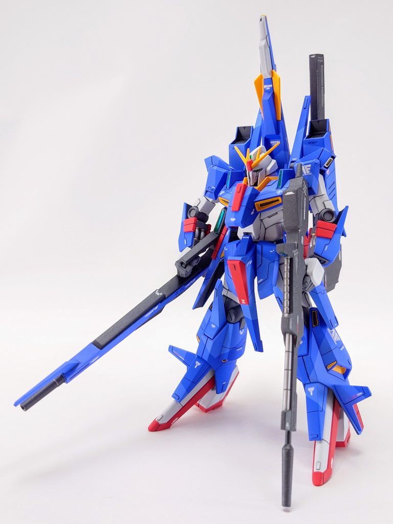 作製内容は↓↓↓各部合せ目消し、一部段落ちモールド化、アンテナのシャープ化、肩に角バーニア追加、プラ板貼り、モールド掘り直し、スジ彫り追加、ガンダムデカール、市販デカール、エアブラシ全塗、スプリッター迷彩、スムースクリア、センサー部にラピーテープ+UVレジンとなります✋