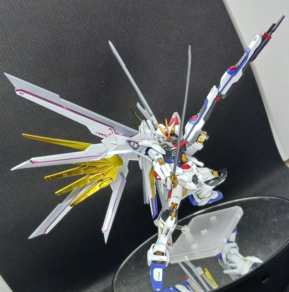 アクションポーズは苦手で…