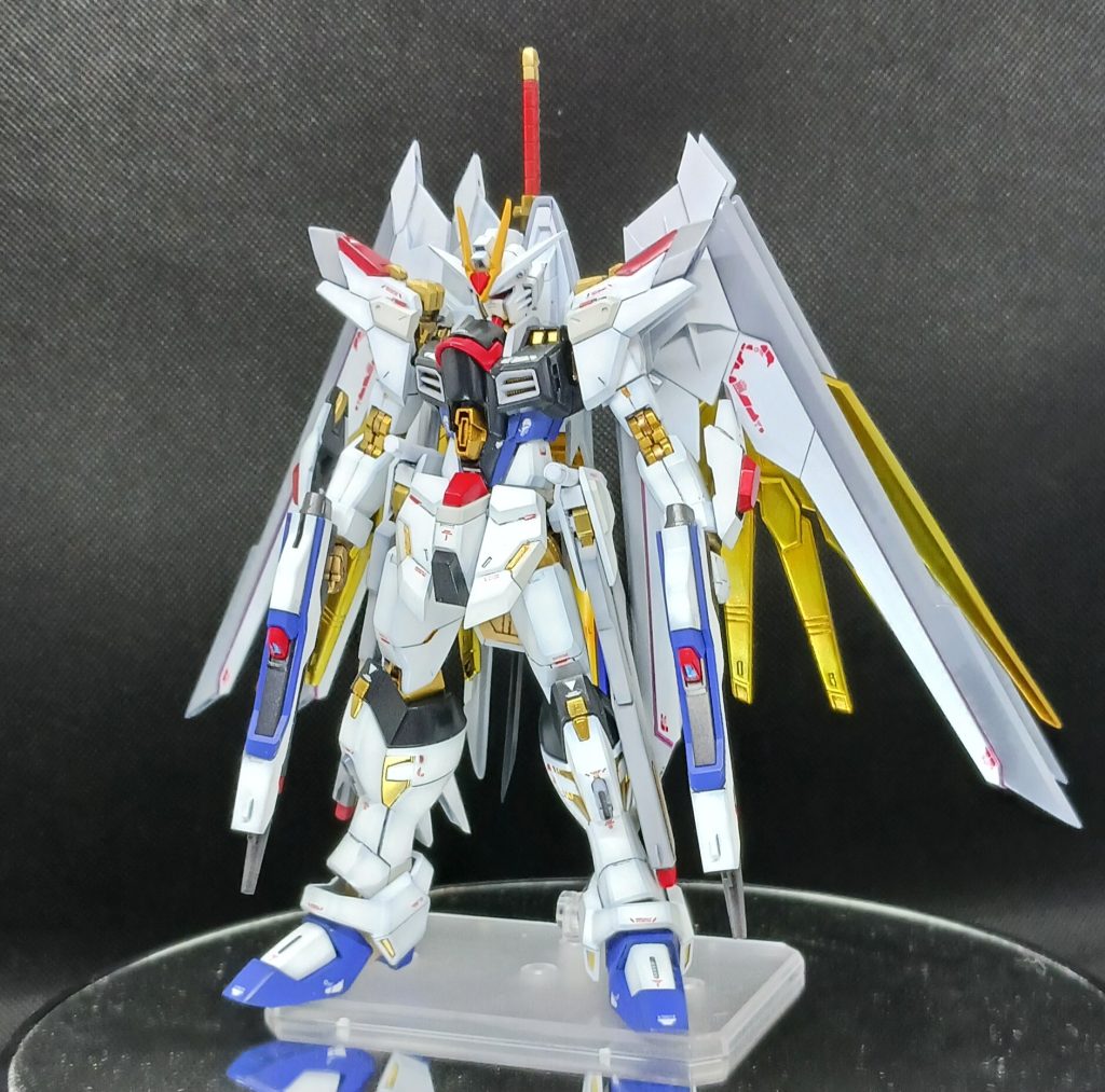 各部のディテール追加、塗り分けで情報量を上げています