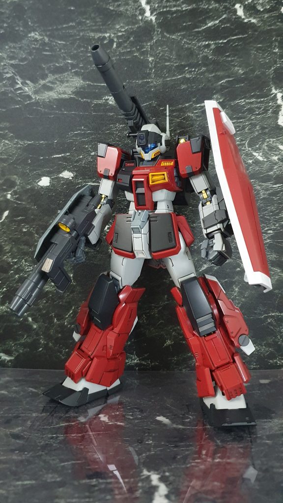 《改造点》【頭部】MG ジムスナイパーⅡより流用【胸部】右側はジムスナⅡより、左胸は寒冷地仕様ジムのジャンク(頂き物)より拝借。ストームブリンガー系のバックパックの接続位置を下方に変更。【腰部】フロントアーマーはMGジムスナイパーカスタムのジャンク(頂き物)を加工して採用。【脚部】ストームブリンガーP.F.を流用しつつ、ちょん切ったジムスナⅡの膝パーツをムリヤ接続。【その他】キャノン砲の砲口付近を加工したジャンクパーツで変更。