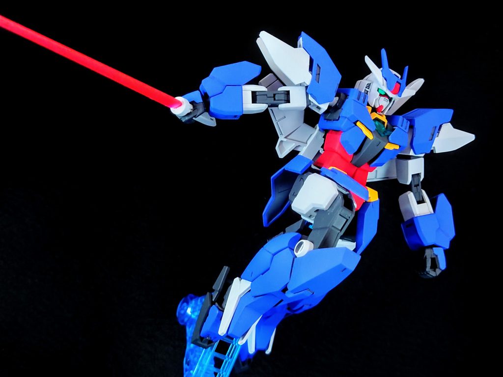 ビームサーベルアースリィは銃撃での活躍が多かったと思うのですが個人的には一話で合体後に斬り抜けて背後でドカーンと言うのも印象的でした。冒頭でアカツゲーをコアガンダムで倒した時とちょっと似た構図だったのもGood。斬り抜け後のポーズなどのために平手も欲しかったなと感じています。