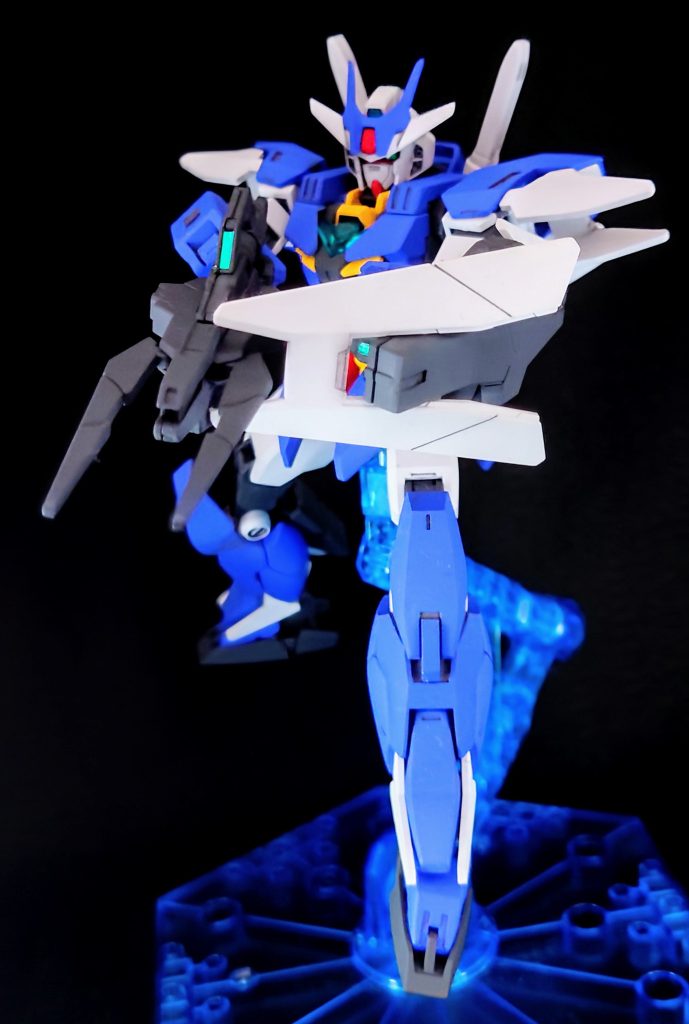 シールド連結ビームライフル 高火力射撃良いですよね。正直アニメを観てた時はどう可動連結しているのか良くわかっていませんでした。あとシールド側にもセンサーが付いてたんですね。これは組んでても最初は何のシールなんだってなってました。