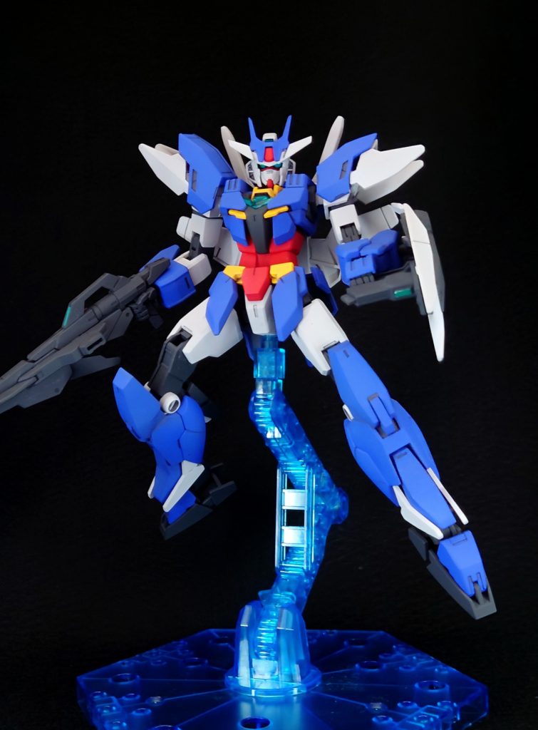 アースリィガンダム一気に頭身が伸びて従来のガンダム等身に。この換装システムはかなり好きです( 塗装剥げ以外)。いつか全アーマー作りたい気持ちとまず買い揃えるのが大変だという気持ちが…。