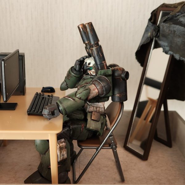 【地球脱出300年8-19オマケより】ケイトからアホみたいな金額が振り込まれ頭抱える所長(代役ガンキャノン)