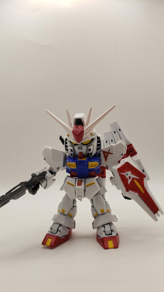 昔から、考えていた、νガンダムのファーストカラーです。よくmarkⅡのアムロカラーは見かけてたのですが、νのファーストカラー余り見なかったので、一度やってみよー!との製作です。本来は、HGかEGで、試してみたかったのですが‥‥ちょっとびびって😨財布に優しく、老眼にもありがたいSDでやってみました自分のイメージ通りの完成品で、かなり、塗装は雑ですが、お気に入りになりましたね。👍ただ、バックパックのサーベル塗り忘れが、チクショー😫ですわ。