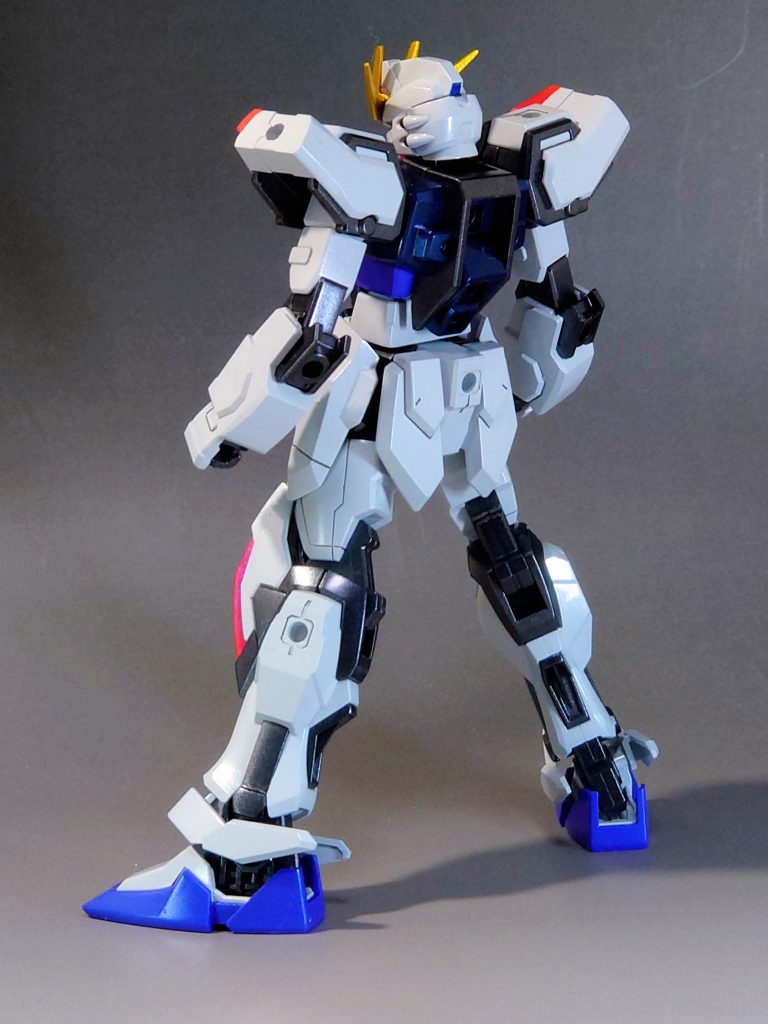 関節等のフレームはメタルブラックで塗装してます。