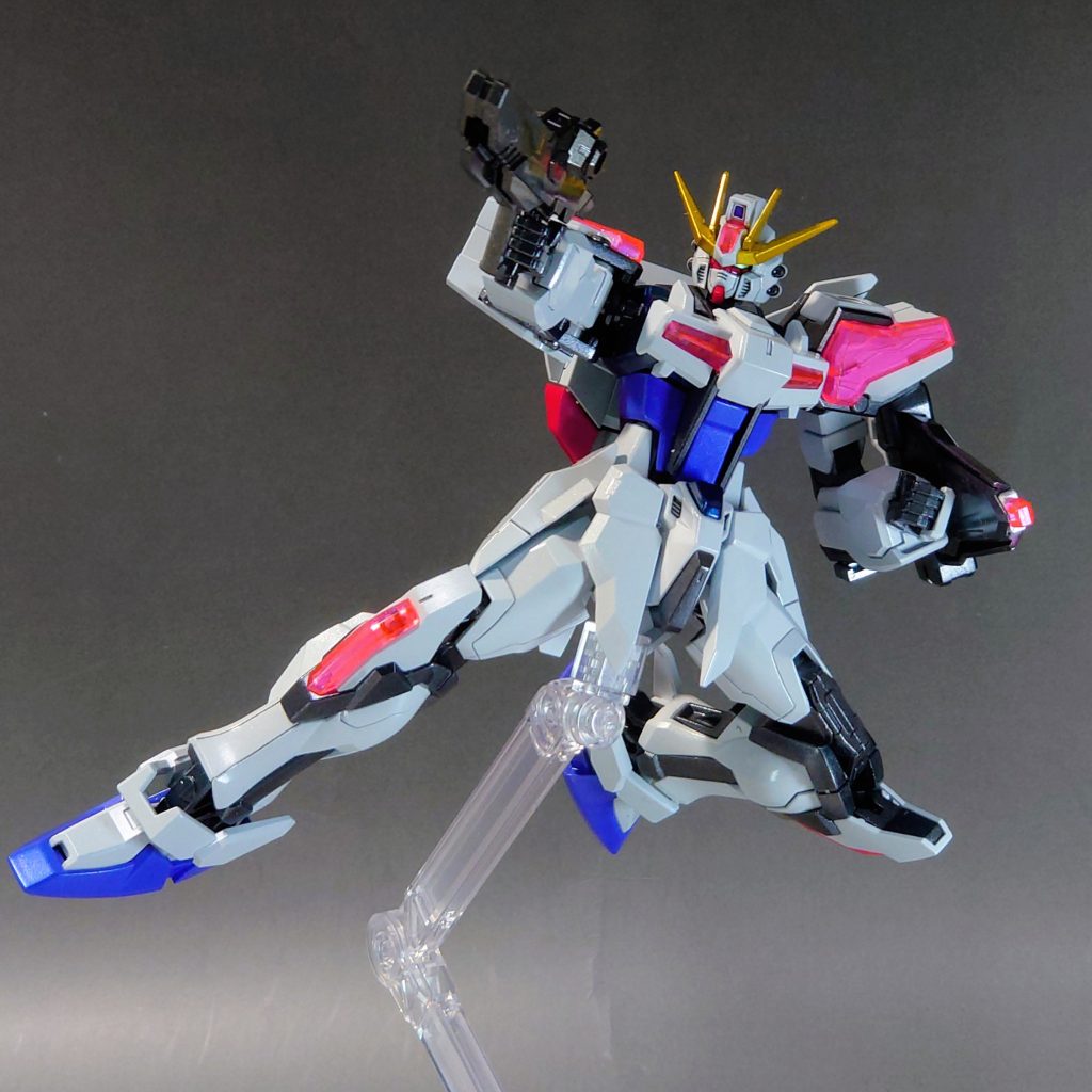 ライフルはガンメタで塗装してフレームと差別化しました。