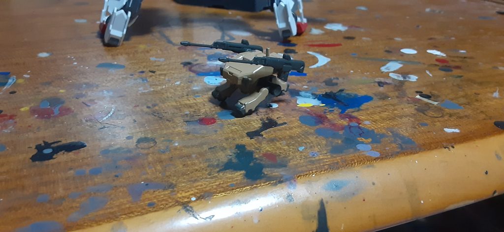 モビルワーカーはサンドカラーだけ塗ったけどそれっぽくなりました。