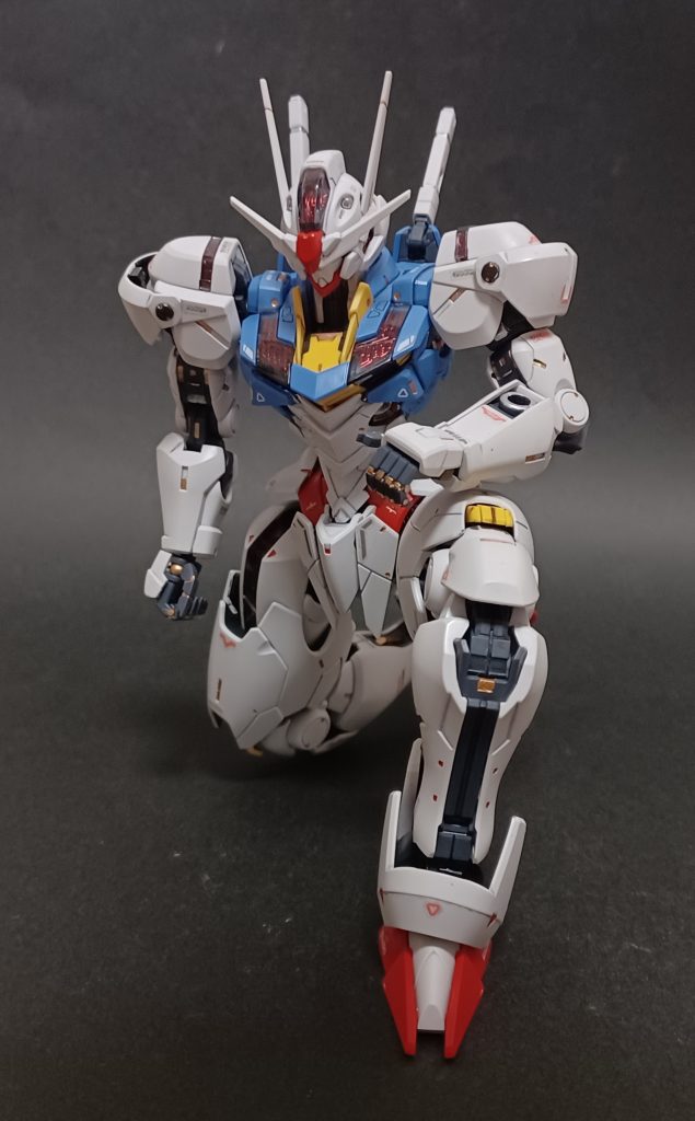 このキット、稼働がハンパなくてキービジュアルでお馴染みの膝立ちポーズも思いのまま♪