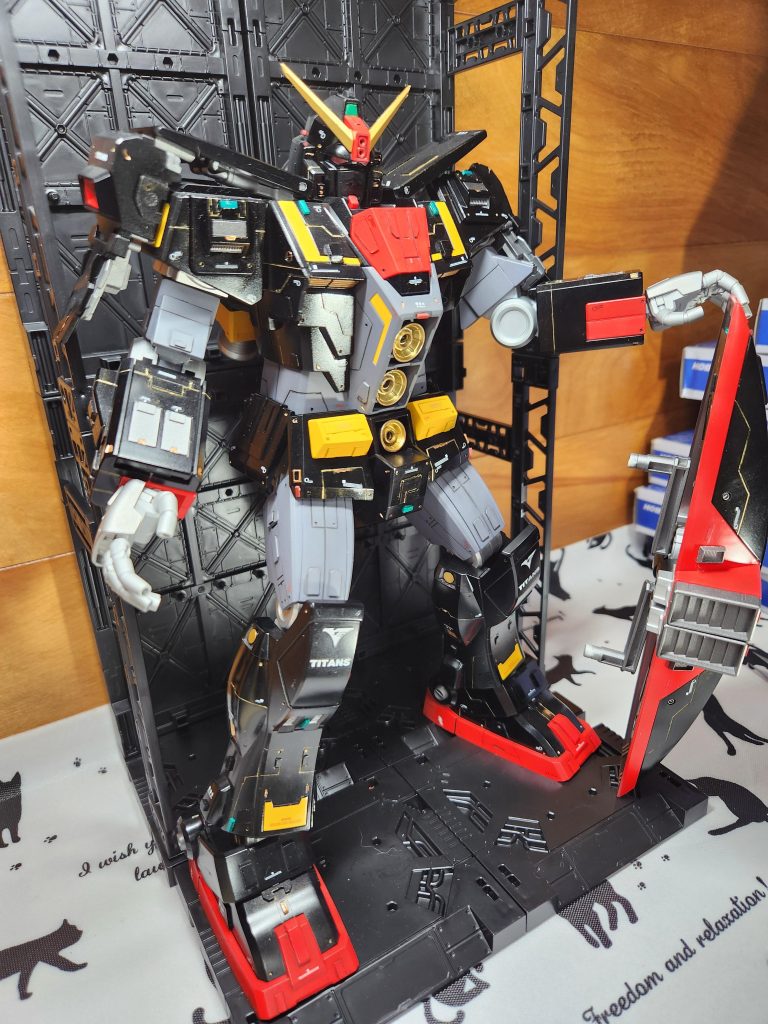 レッドポイント、グリーンポイントにも初挑戦。プラ棒を塗装してから接着しましたが、塗装の上からの接着だと結構外れやすいです。