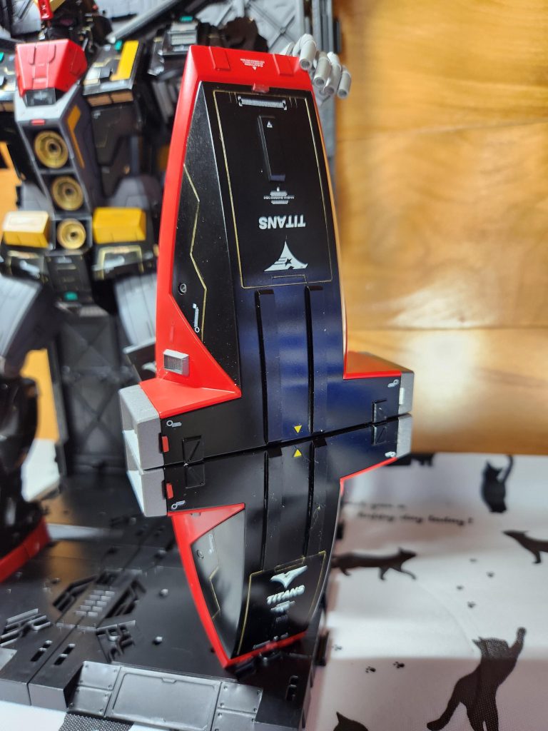 シールドも手を加えています。