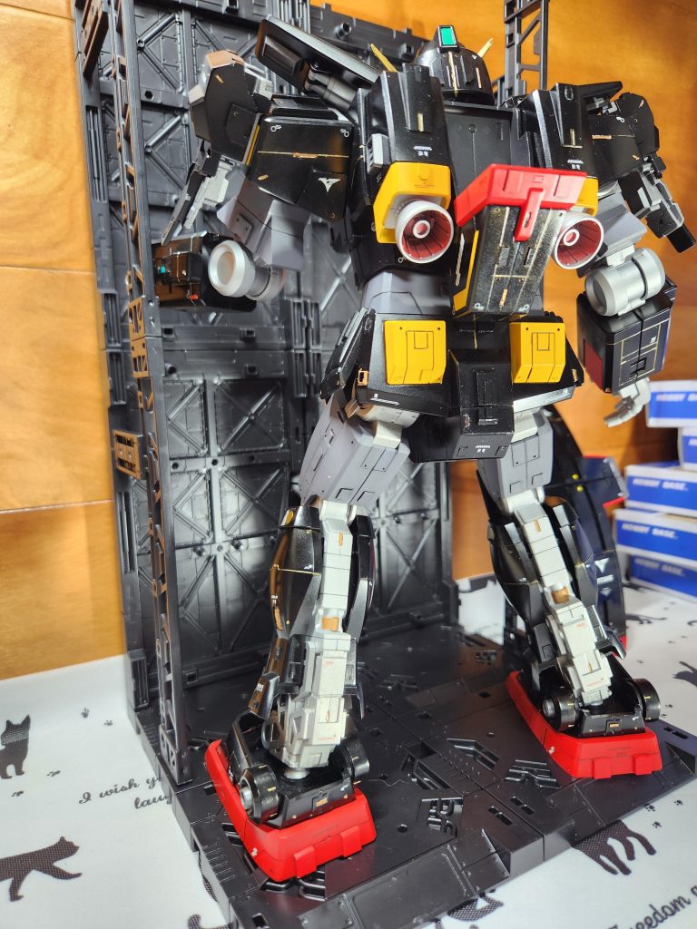 リアビューはこんな感じです。肩にはMGZZの余剰パーツを取り付けてみました。