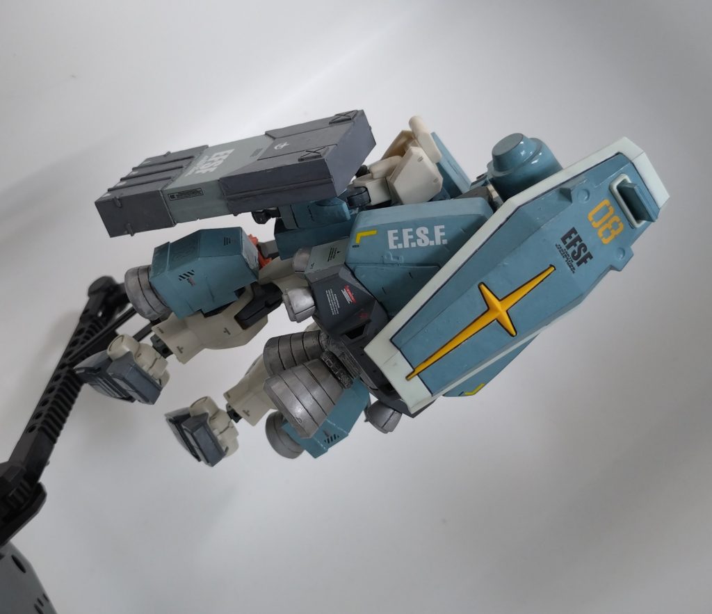 第一段階。まずは背面から大気圏へ突入。シールドののぞき穴から耐熱フィルムが展開される設定。