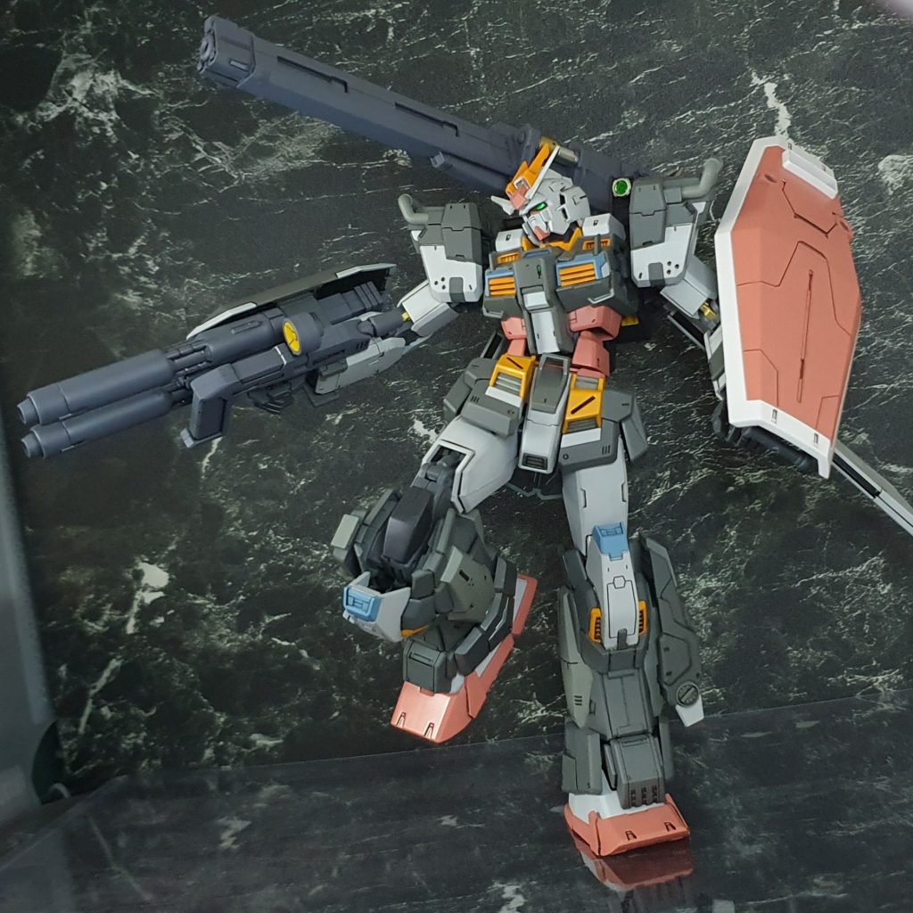 《改造点》【武器】キャノン砲をMG デュエルのゲイボルグをベースに作成!2連ビームライフルの砲身の大型化!センサー系をディテールアップパーツに!【塗装】ガンダムタイプが追加装甲を『着てる』イメージで塗装。全体的に淡い感じに【その他】ストームブリンガーP.F.の部品を使用しつつ、ノーマルのストームブリンガーの部品を一部採用(余り部品)