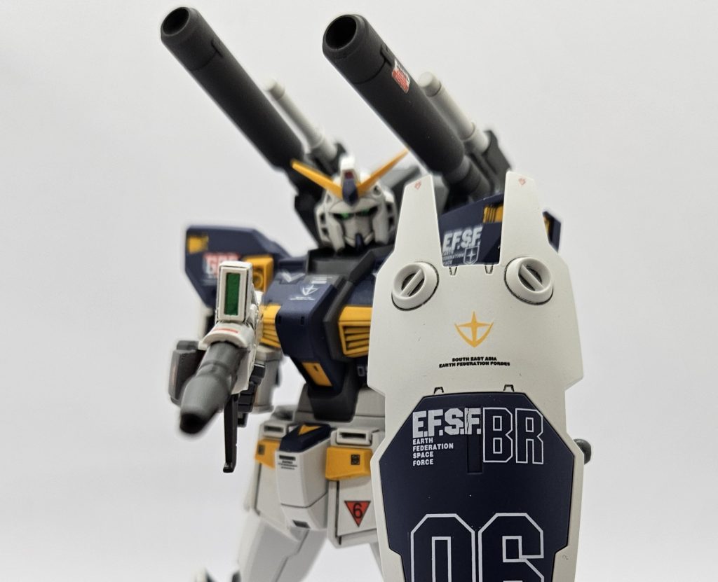 ビームライフルは陸戦型から拝借しました。