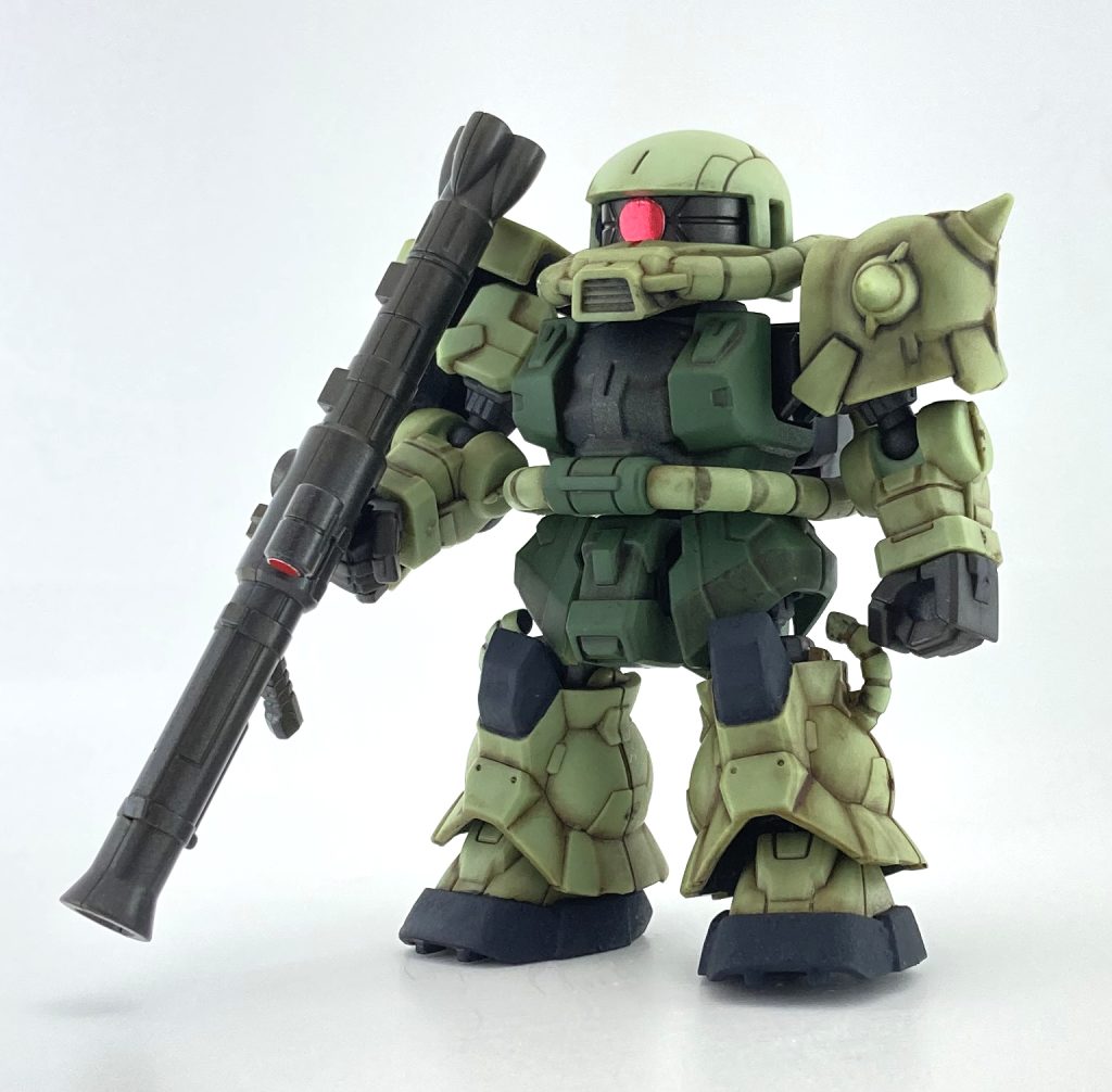 モノアイやバズーカのスコープ部分にホイルシールを丸く切り抜いて貼っています