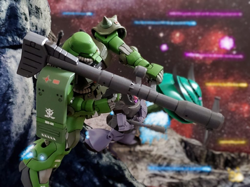 宇宙世紀0079年12月下旬‼️連邦軍の『星🌟一号作戦』により宇宙要塞ソロモンは戦火に包まれる🔥ノルディット・バウアー中佐、アナベル・ガトー大尉らをはじめとする勇猛なパイロットたちが善戦するも、連邦軍の新兵器『ソーラ・システム』の一撃によりソロモンは大きなダメージを負う😱💦ドズル中将は遺憾ながらソロモンを放棄❗そして兵士たちの撤退の時間を稼ぐため、自らも巨大MAビグザムで出陣🏴‍☠️そしてティアンム艦隊を道連れにドズル中将は最後を遂げるのであった…😢✨