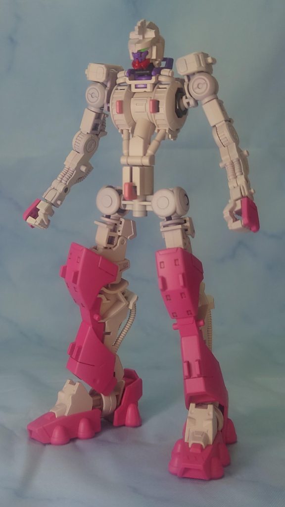 フレーム状態。IBOシリーズはHGでもフレーム状態にできるのがいいですよねフレームを肌色にしたのは、他の方の作品では見られないのと、露出狂的な生々しさを演出してみました。ちなみに胸部と股間の接続部分はより生々しさを出すため外装の色とは別色にしていますそして