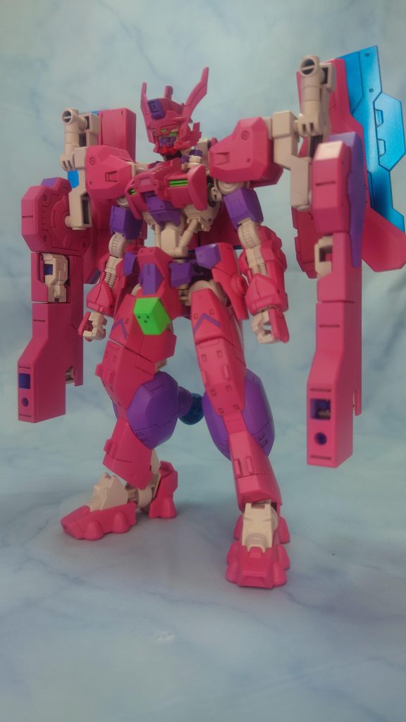 アスタロトリナシメントの改造(ネタバレ)でアンテナとトサカを奪われたアスタロトオリジン。ほぼ全身、98%くらい余ったので改造しようと思いましたが、そのままでカッコいいしどうしようか悩んでいたら天啓(≒悪魔の囁き)が降りました「そうだ、カッコ悪くしよう」そうして「カッコ悪い」から連想して「変態」「キモイ」「ダサい」がコンセプトの、インセイン(狂気)のアスタロトが誕生してしまいました