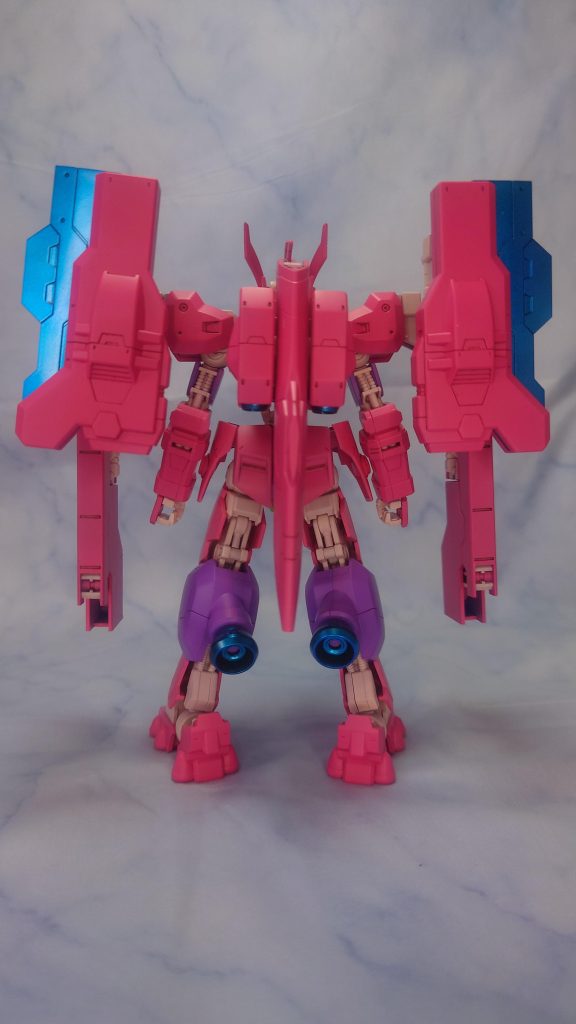 バックショット。ちなみに設定としては「ほぼ全身のパーツを取り戻したアスタロト。これ以上パクられないように対策を指示されたメカニック達による渾身の窃盗対策」メカニック「これなら盗まれない、ていうか近づきたくないでしょ」ヴォルコ「アスタロトおおおおおおぉぉぉぉぉお!!!」