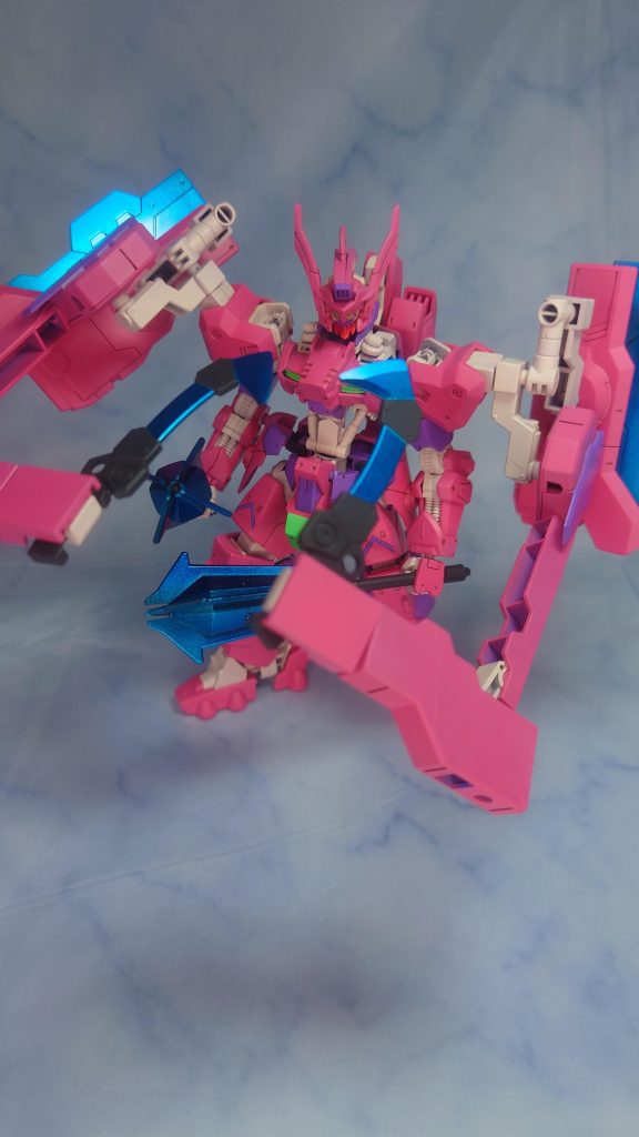 シールドアーム持ちとしてMSオプションセット7のアサルトナイフを持ってます