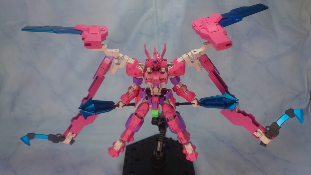 全展開してウルズハントのマルコシアスオマージュ武器とウイングだけ明確に色を変えたのはこのため