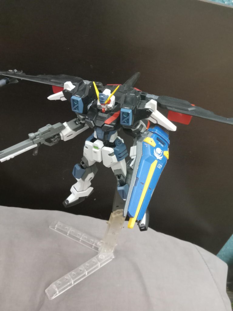 各翼にミサイルも追加しました。上部には3mmの穴が2つあり、さまざまな武器や装備を取り付けることができます。