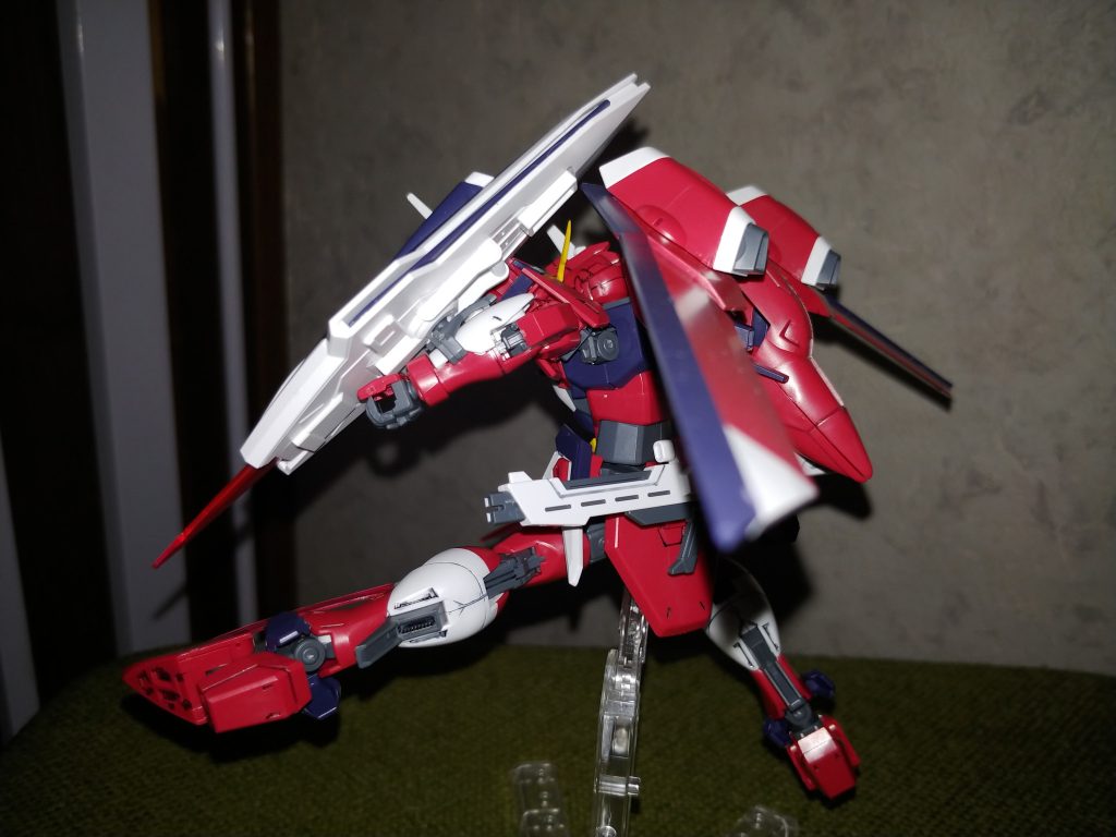 脚の自由度は高いが、左右腰Armorが外れ易いのは残念