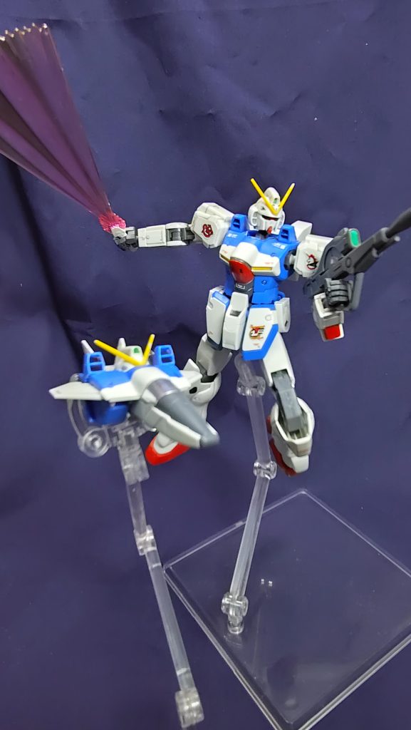 付属のコアファイターとビームハリセン装備コアファイターのキャノピーはV2の時と同じ、ホイルシールの余白を貼り付けてそれっぽくしています。Vガンダムは子供のころ放送していまして。マヘリアさんのシーンを覚えていて、今でも私のトラウマになってます・・・とネガティブ気味なことを書いていますが、ボンボンを見ていて、元気すぎるウッソを見ていたので、温度差すごいと今でも感じますちょうどボンボン版が復刻してますね。2巻とも購入できたので、童心に浸りながら投稿しました。最後までお読みいただきありがとうございました。