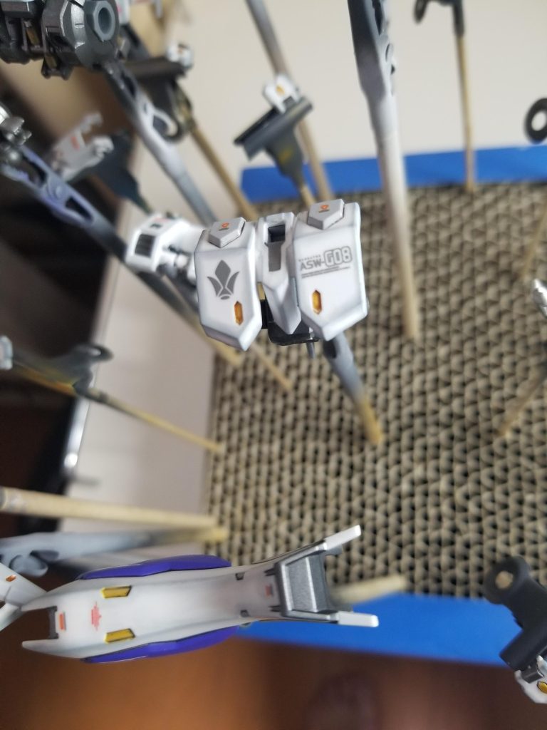 艶消しトップコートの後にウェザリングマスターで縁取り。で、またトップコートの繰り返し。