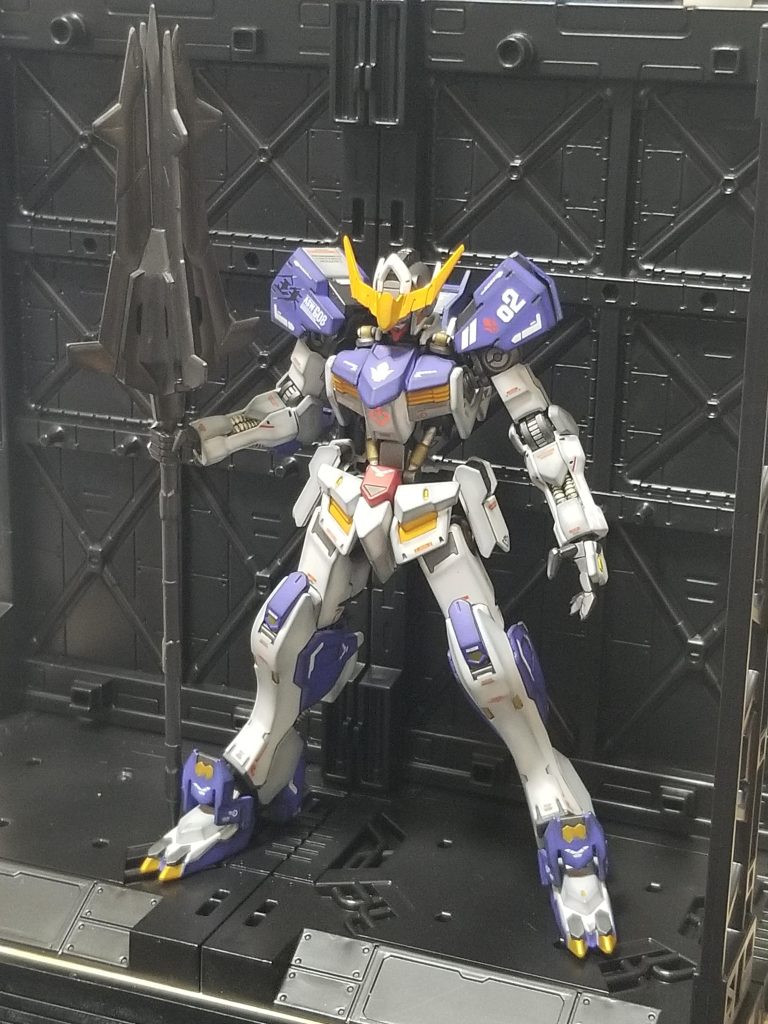 エッジの陰影はタミヤのウェザリングマスターです。