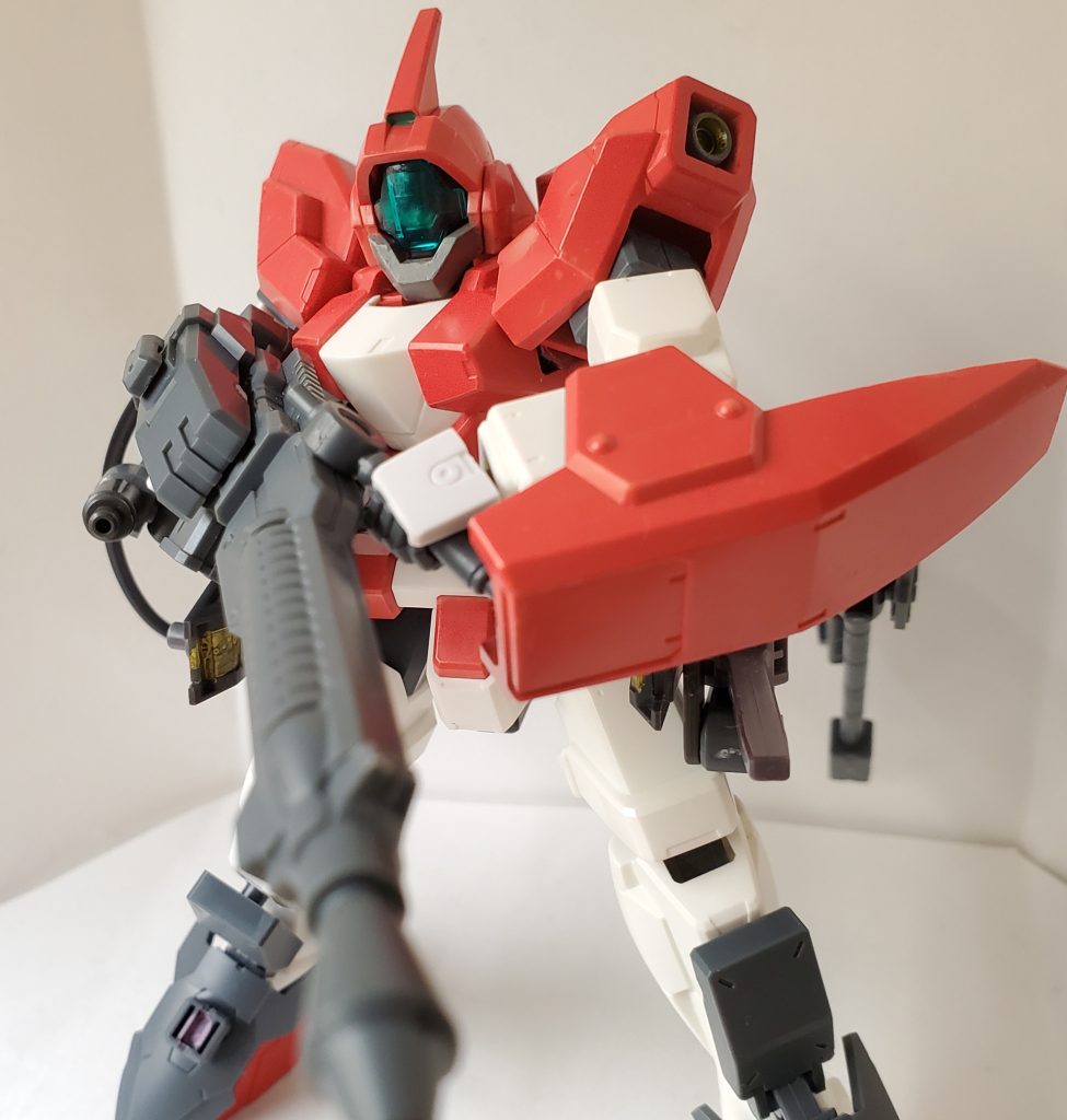 主武装:試作ドッズショートマシンガン/ロングレンジバレル　ドッズガンをドッズ効果を損なわずに連射することをコンセプトにしたショートバレル形態と、右腰部から持ってくることで、シグマシスライフルの威力を再現したロングバレル形態を切り替え出来る。使わない時は右腰部へ両方納めておける。