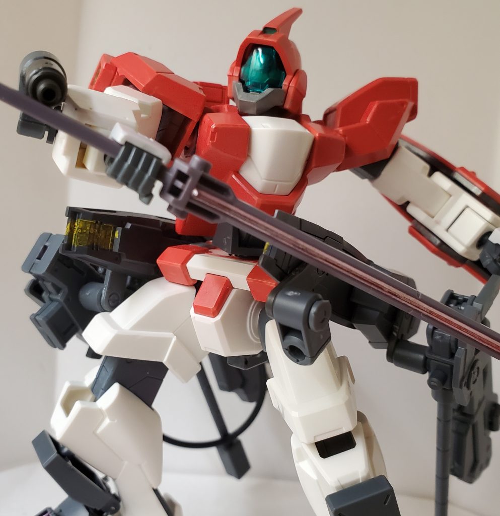 ビームカタナ　抜刀することで刀身を形成。その刃は通常のビームサーベルよりも鋭いが、当たり処を意識しなければビームサーベルに劣る。